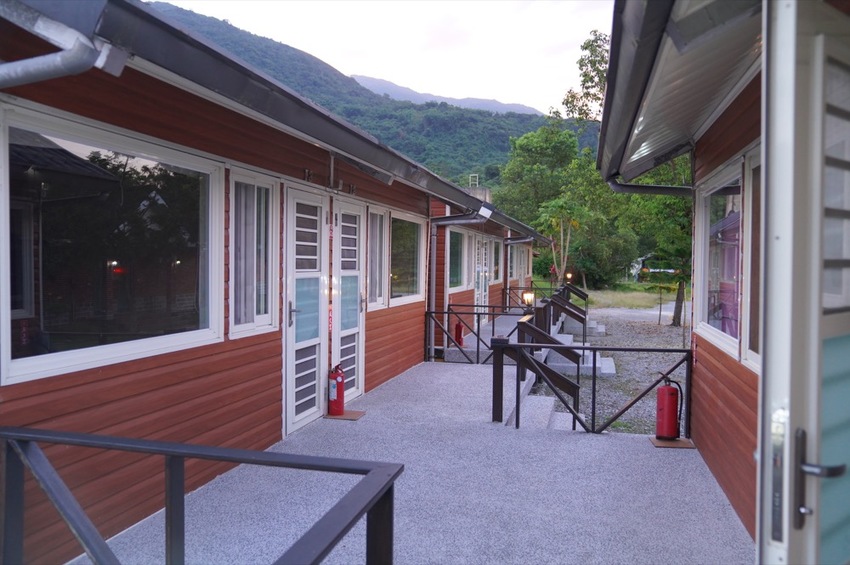 花蓮 三天兩夜|瑞穗玉里伴手禮推薦,蜜香紅茶禮盒、米麻糬、柚皮糖必買,「黃金湯」小木屋溫泉CP值超高! · 算命的說我很愛吃