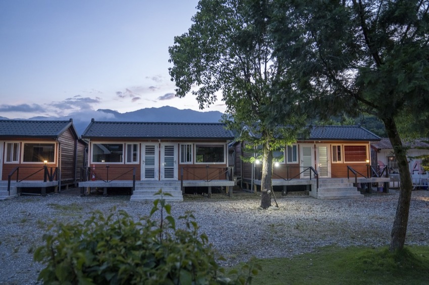 花蓮 三天兩夜|瑞穗玉里伴手禮推薦,蜜香紅茶禮盒、米麻糬、柚皮糖必買,「黃金湯」小木屋溫泉CP值超高! · 算命的說我很愛吃