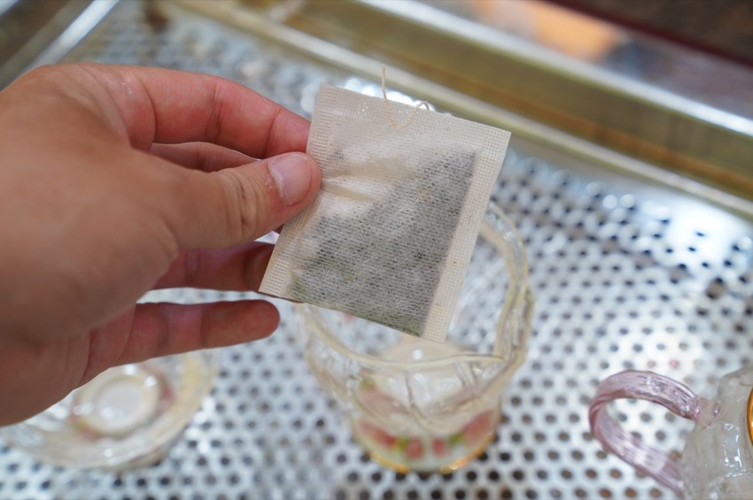 花蓮 三天兩夜|瑞穗玉里伴手禮推薦,蜜香紅茶禮盒、米麻糬、柚皮糖必買,「黃金湯」小木屋溫泉CP值超高! · 算命的說我很愛吃