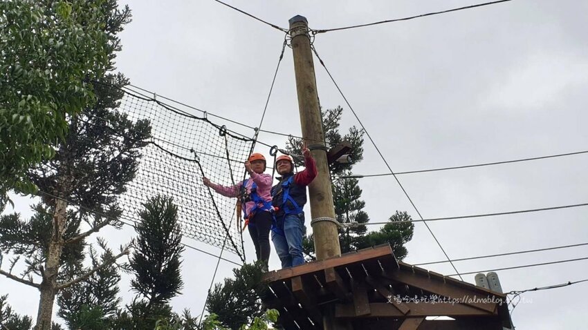 〖天送埤〗挑戰你的恐懼！10公尺高空伐木星空．搭乘五分仔小火車．DIY窯烤披薩．輕旅行 - 艾瑪▪ 享受吃喝玩樂札記