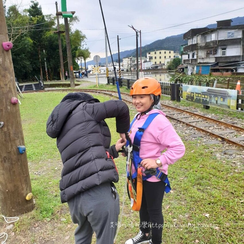 〖天送埤〗挑戰你的恐懼！10公尺高空伐木星空．搭乘五分仔小火車．DIY窯烤披薩．輕旅行 - 艾瑪▪ 享受吃喝玩樂札記