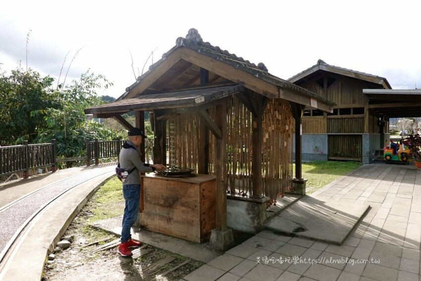 〖天送埤〗挑戰你的恐懼！10公尺高空伐木星空．搭乘五分仔小火車．DIY窯烤披薩．輕旅行 - 艾瑪▪ 享受吃喝玩樂札記