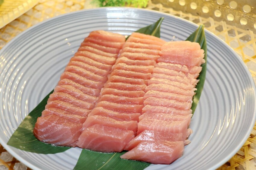 跨國界精緻料理Buffet這裡吃.周末還有加碼北海道帝王蟹味噌湯和現煎安格斯黑牛排吃到飽.台北寒舍艾美酒店♥