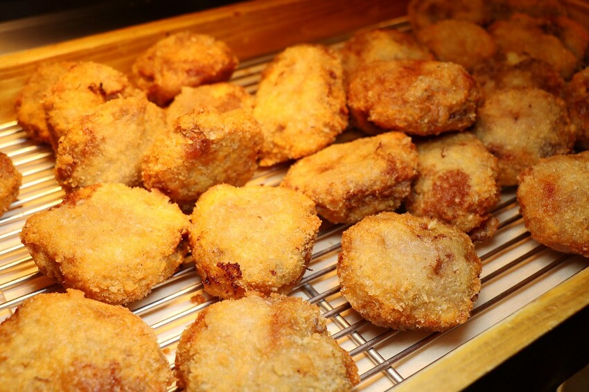 跨國界精緻料理Buffet這裡吃.周末還有加碼北海道帝王蟹味噌湯和現煎安格斯黑牛排吃到飽.台北寒舍艾美酒店♥