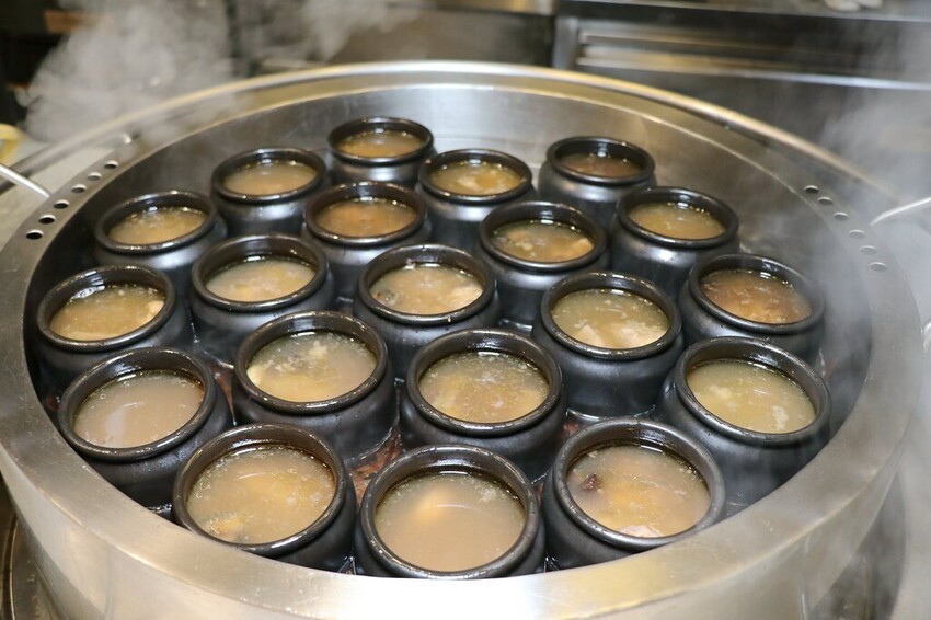 跨國界精緻料理Buffet這裡吃.周末還有加碼北海道帝王蟹味噌湯和現煎安格斯黑牛排吃到飽.台北寒舍艾美酒店♥