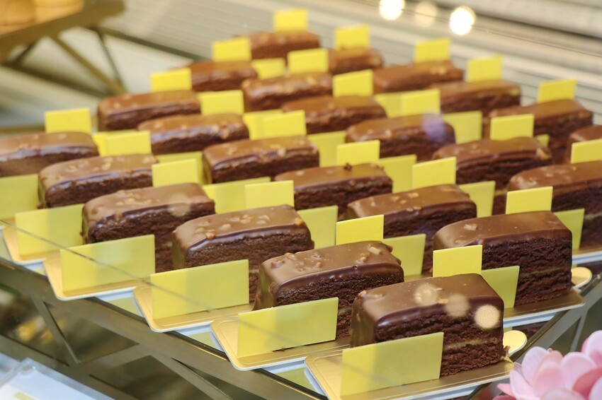 跨國界精緻料理Buffet這裡吃.周末還有加碼北海道帝王蟹味噌湯和現煎安格斯黑牛排吃到飽.台北寒舍艾美酒店♥