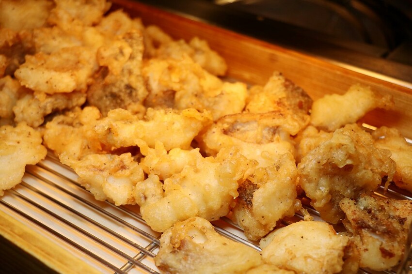 跨國界精緻料理Buffet這裡吃.周末還有加碼北海道帝王蟹味噌湯和現煎安格斯黑牛排吃到飽.台北寒舍艾美酒店♥