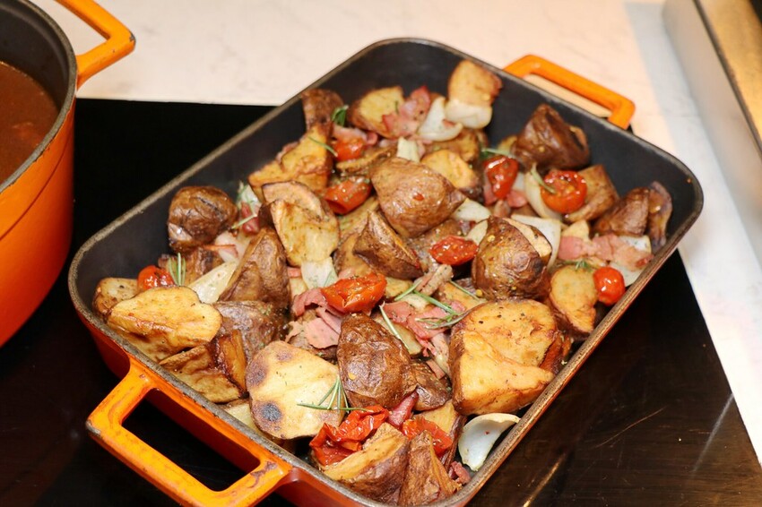 跨國界精緻料理Buffet這裡吃.周末還有加碼北海道帝王蟹味噌湯和現煎安格斯黑牛排吃到飽.台北寒舍艾美酒店♥