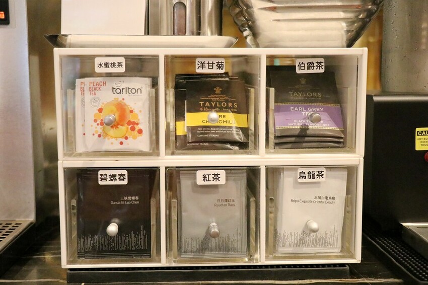 跨國界精緻料理Buffet這裡吃.周末還有加碼北海道帝王蟹味噌湯和現煎安格斯黑牛排吃到飽.台北寒舍艾美酒店♥