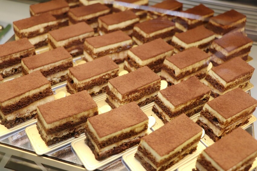 跨國界精緻料理Buffet這裡吃.周末還有加碼北海道帝王蟹味噌湯和現煎安格斯黑牛排吃到飽.台北寒舍艾美酒店♥