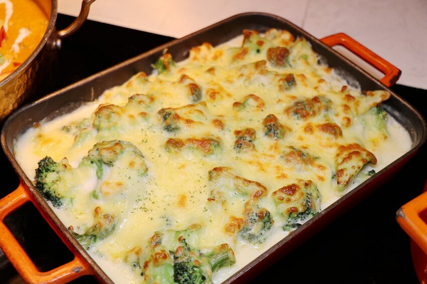 跨國界精緻料理Buffet這裡吃.周末還有加碼北海道帝王蟹味噌湯和現煎安格斯黑牛排吃到飽.台北寒舍艾美酒店♥