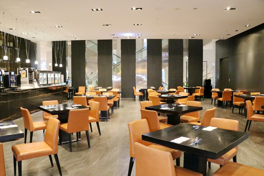 跨國界精緻料理Buffet這裡吃.周末還有加碼北海道帝王蟹味噌湯和現煎安格斯黑牛排吃到飽.台北寒舍艾美酒店♥