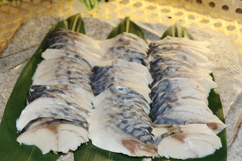 跨國界精緻料理Buffet這裡吃.周末還有加碼北海道帝王蟹味噌湯和現煎安格斯黑牛排吃到飽.台北寒舍艾美酒店♥