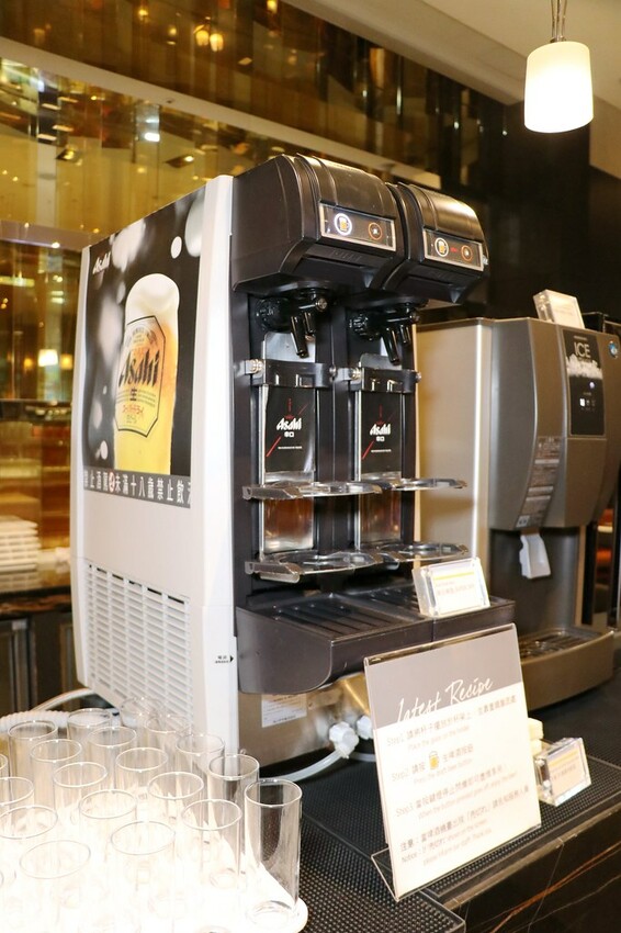 跨國界精緻料理Buffet這裡吃.周末還有加碼北海道帝王蟹味噌湯和現煎安格斯黑牛排吃到飽.台北寒舍艾美酒店♥