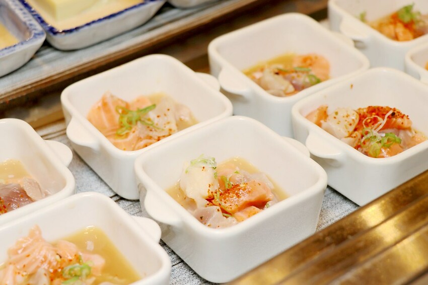 跨國界精緻料理Buffet這裡吃.周末還有加碼北海道帝王蟹味噌湯和現煎安格斯黑牛排吃到飽.台北寒舍艾美酒店♥