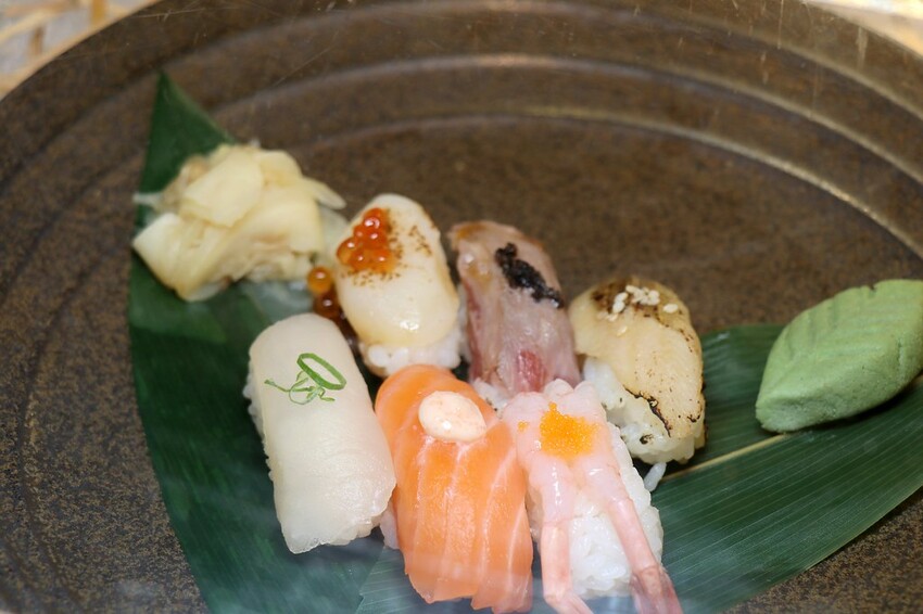 跨國界精緻料理Buffet這裡吃.周末還有加碼北海道帝王蟹味噌湯和現煎安格斯黑牛排吃到飽.台北寒舍艾美酒店♥