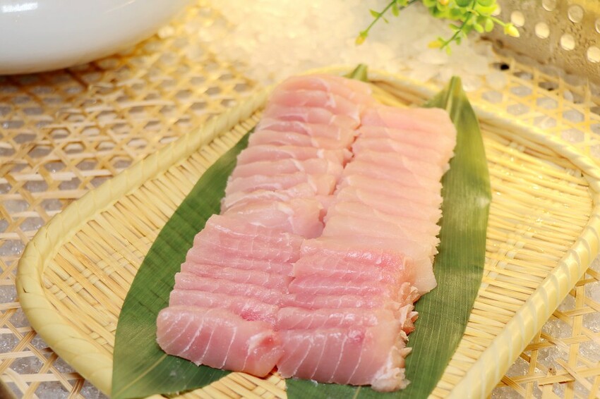 跨國界精緻料理Buffet這裡吃.周末還有加碼北海道帝王蟹味噌湯和現煎安格斯黑牛排吃到飽.台北寒舍艾美酒店♥