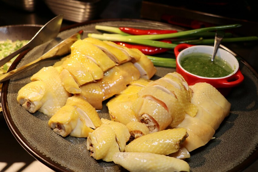 跨國界精緻料理Buffet這裡吃.周末還有加碼北海道帝王蟹味噌湯和現煎安格斯黑牛排吃到飽.台北寒舍艾美酒店♥