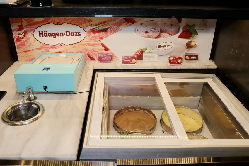 跨國界精緻料理Buffet這裡吃.周末還有加碼北海道帝王蟹味噌湯和現煎安格斯黑牛排吃到飽.台北寒舍艾美酒店♥