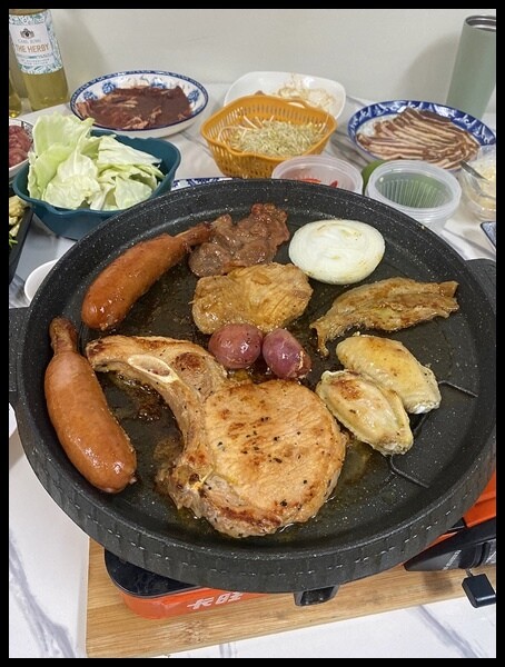 搶購中秋烤肉!寒舍探索廚房與台畜聯名「2024中秋烤肉組」,宅配到府送「珍珠香腸」數量有限。