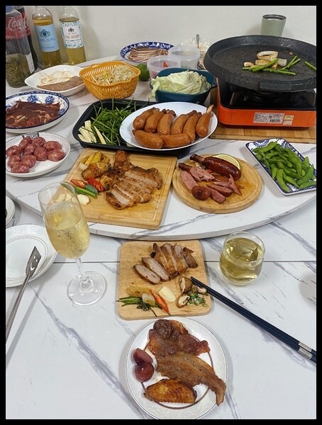 搶購中秋烤肉!寒舍探索廚房與台畜聯名「2024中秋烤肉組」,宅配到府送「珍珠香腸」數量有限。