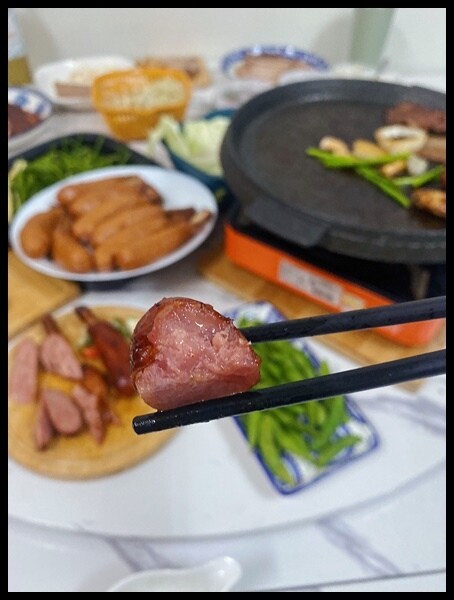 搶購中秋烤肉!寒舍探索廚房與台畜聯名「2024中秋烤肉組」,宅配到府送「珍珠香腸」數量有限。