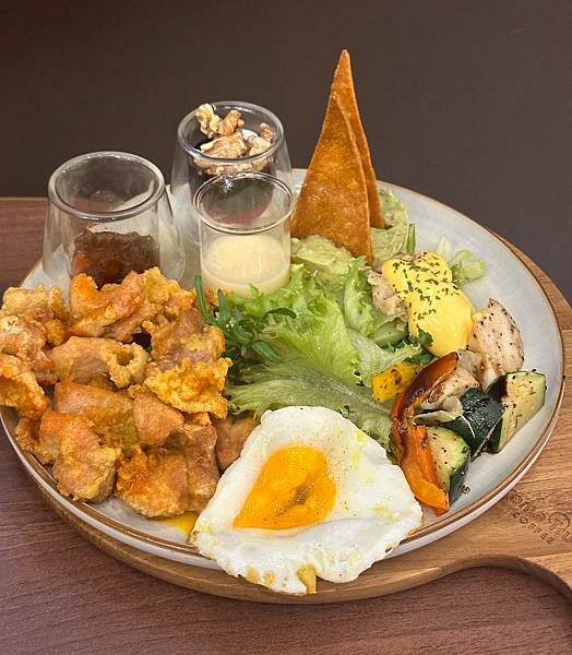 【信義區美食】成真咖啡BELLAVITA店，全天候早午餐、甜