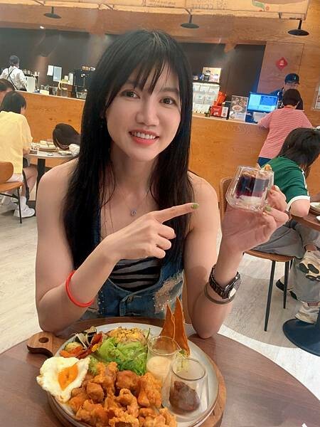 【信義區美食】成真咖啡BELLAVITA店，全天候早午餐、甜