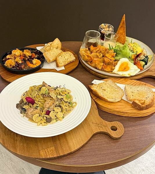 【信義區美食】成真咖啡BELLAVITA店，全天候早午餐、甜