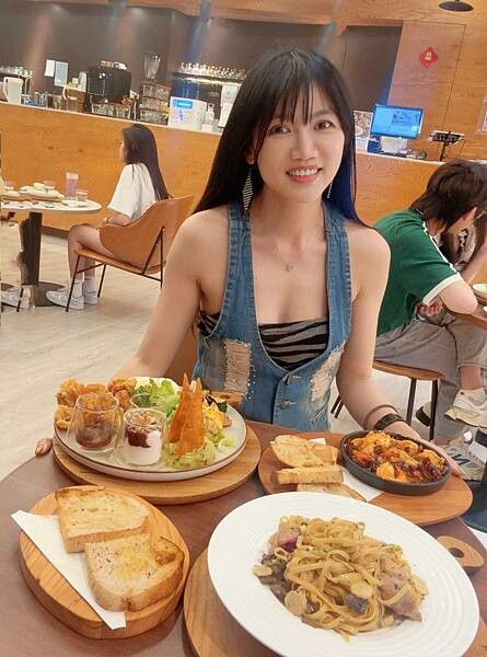 【信義區美食】成真咖啡BELLAVITA店，全天候早午餐、甜
