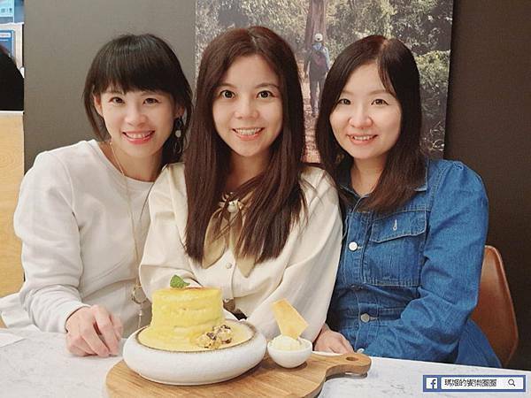 台北信義咖啡館【成真咖啡-台北Bellavita信義店】舒芙蕾太好吃了！還有三種風味的彩虹飯/2021Bellavita聖誕