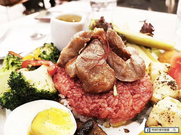 台北信義咖啡館【成真咖啡-台北Bellavita信義店】舒芙蕾太好吃了！還有三種風味的彩虹飯/2021Bellavita聖誕