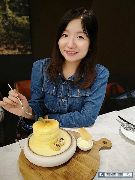 台北信義咖啡館【成真咖啡-台北Bellavita信義店】舒芙蕾太好吃了！還有三種風味的彩虹飯/2021Bellavita聖誕