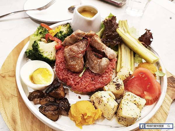 台北信義咖啡館【成真咖啡-台北Bellavita信義店】舒芙蕾太好吃了！還有三種風味的彩虹飯/2021Bellavita聖誕