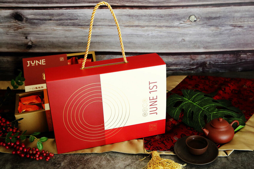 六月初一熱銷的伴手禮-鳳梨酥，精緻小巧的一口酥，令人愛不釋口