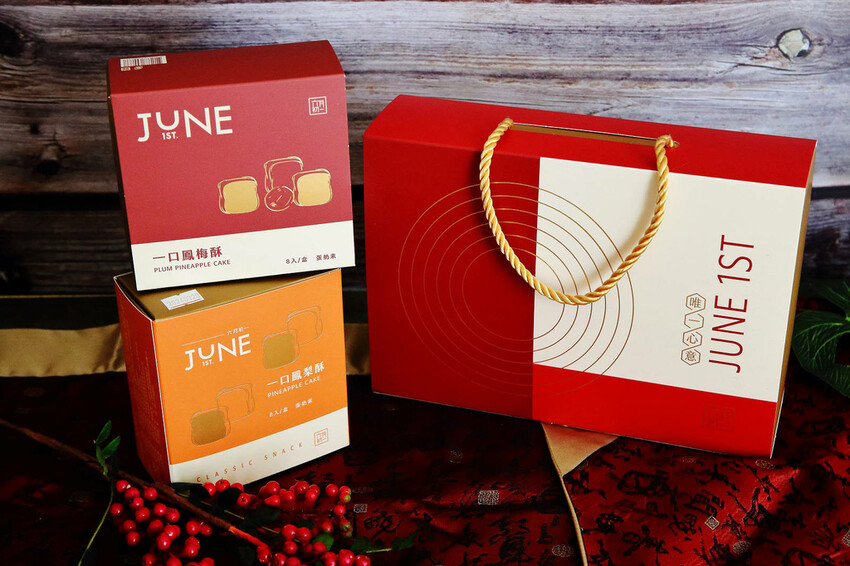 六月初一熱銷的伴手禮-鳳梨酥，精緻小巧的一口酥，令人愛不釋口