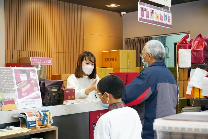 台中市南區不只有超人氣8結蛋捲！內行人必買六月初一的熱銷零食大公開！小資送禮大方又體面，還有零食分享包喲