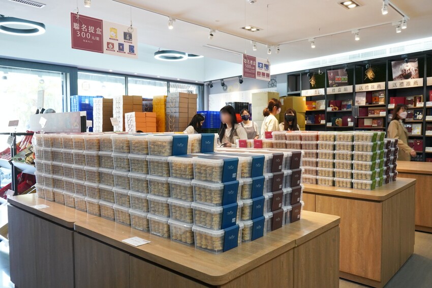 台中市南區不只有超人氣8結蛋捲！內行人必買六月初一的熱銷零食大公開！小資送禮大方又體面，還有零食分享包喲