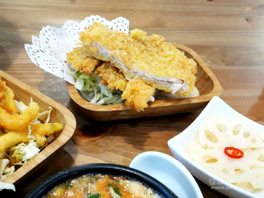 桃園中壢區美食推薦【阿米家 Jia Mia - 青麻拌麵】中原大學商圈│文青風老屋新生拌麵店 - 德妹看新世界