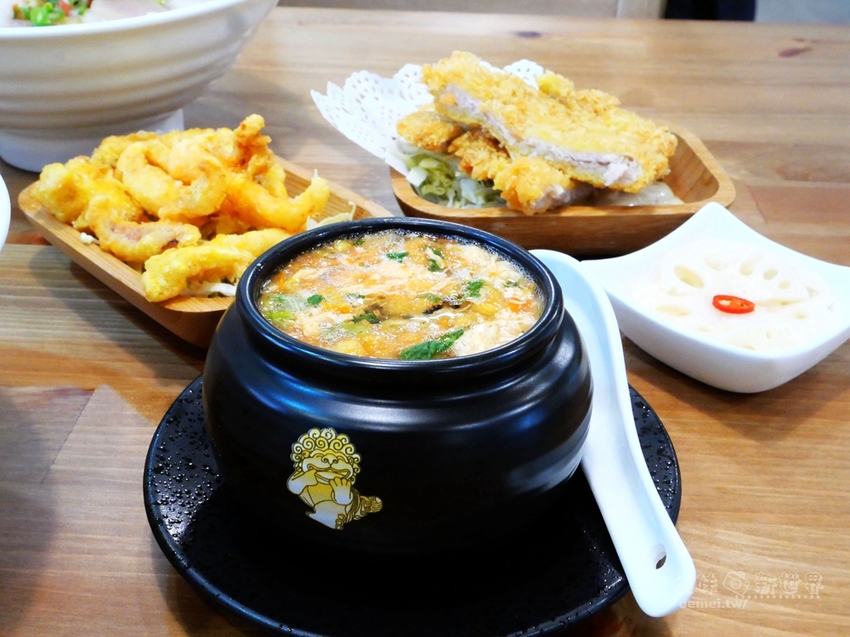 桃園中壢區美食推薦【阿米家 Jia Mia - 青麻拌麵】中原大學商圈│文青風老屋新生拌麵店 - 德妹看新世界