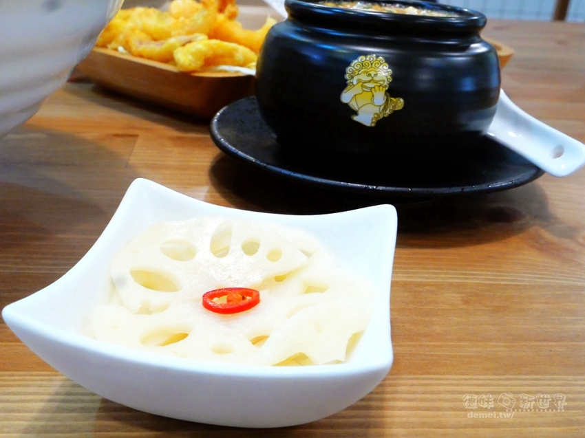 桃園中壢區美食推薦【阿米家 Jia Mia - 青麻拌麵】中原大學商圈│文青風老屋新生拌麵店 - 德妹看新世界