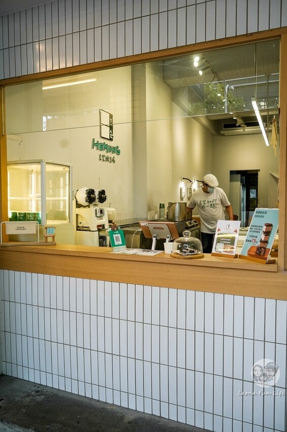 台中市南屯區在可愛國小教室裡喝綠豆甜湯,來Google評分4.9的文青風甜品店清涼一下!|希望綠豆湯|公益路美食|台中南屯