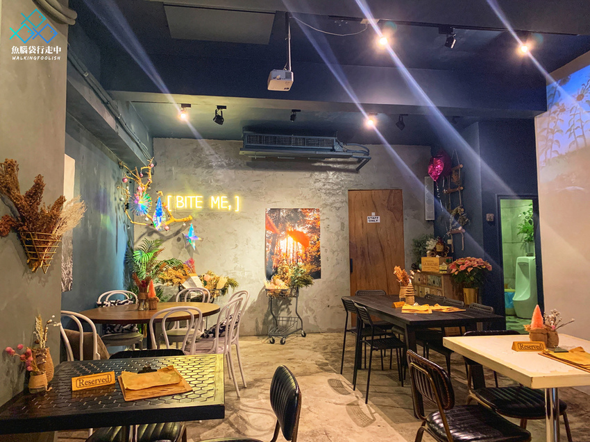 魚腦袋行走中_她的 (2).jpg