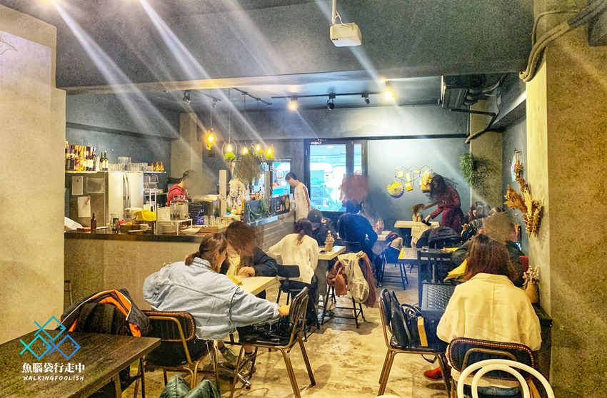 魚腦袋行走中_她的 (1).jpg