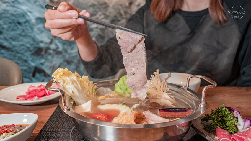 新莊最美的火鍋店-御鼎湯火鍋店 原本鍋物，限定母親節送龍蝦與生食級干貝【新北新莊】 - 微笑娃生活旅行