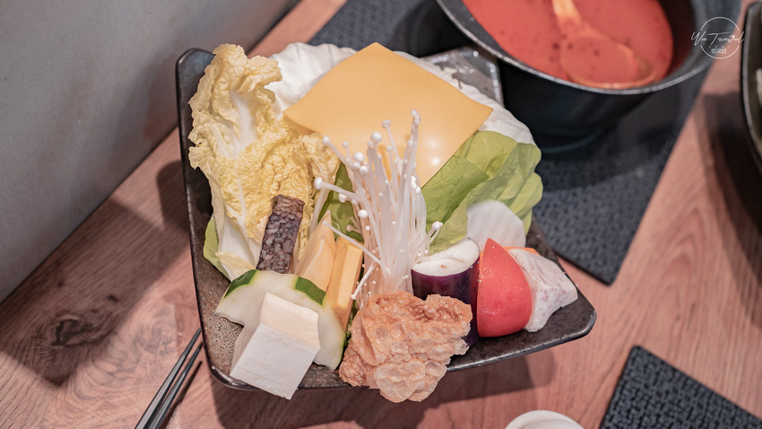 新莊最美的火鍋店-御鼎湯火鍋店 原本鍋物，限定母親節送龍蝦與生食級干貝【新北新莊】 - 微笑娃生活旅行