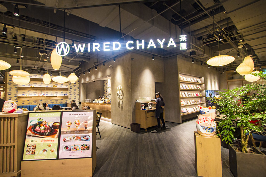 【台北景點】TSUTAYA BOOKSTORE｜蔦屋書店台北南港店～500坪大空間美麗書店，路易莎咖啡、WIRED CHAYA茶屋進駐