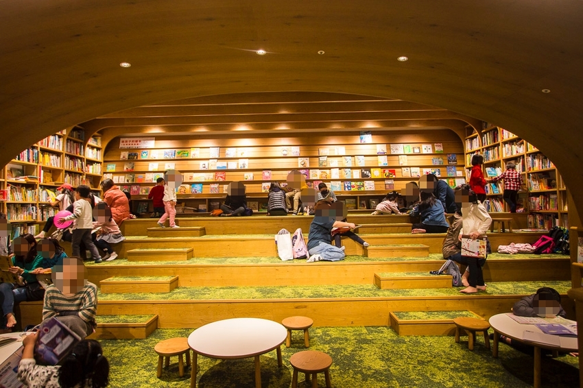 【台北景點】TSUTAYA BOOKSTORE｜蔦屋書店台北南港店～500坪大空間美麗書店，路易莎咖啡、WIRED CHAYA茶屋進駐