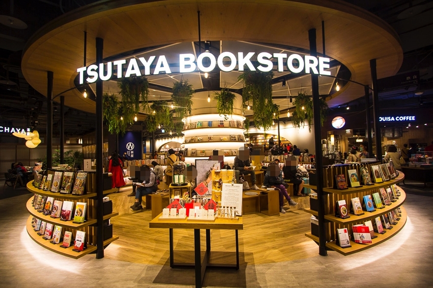 【台北景點】TSUTAYA BOOKSTORE｜蔦屋書店台北南港店～500坪大空間美麗書店，路易莎咖啡、WIRED CHAYA茶屋進駐