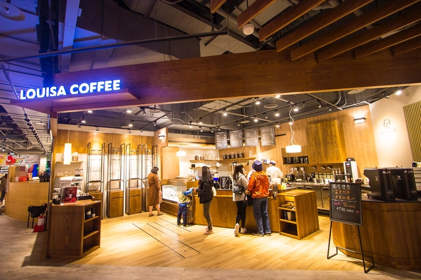 【台北景點】TSUTAYA BOOKSTORE｜蔦屋書店台北南港店～500坪大空間美麗書店，路易莎咖啡、WIRED CHAYA茶屋進駐